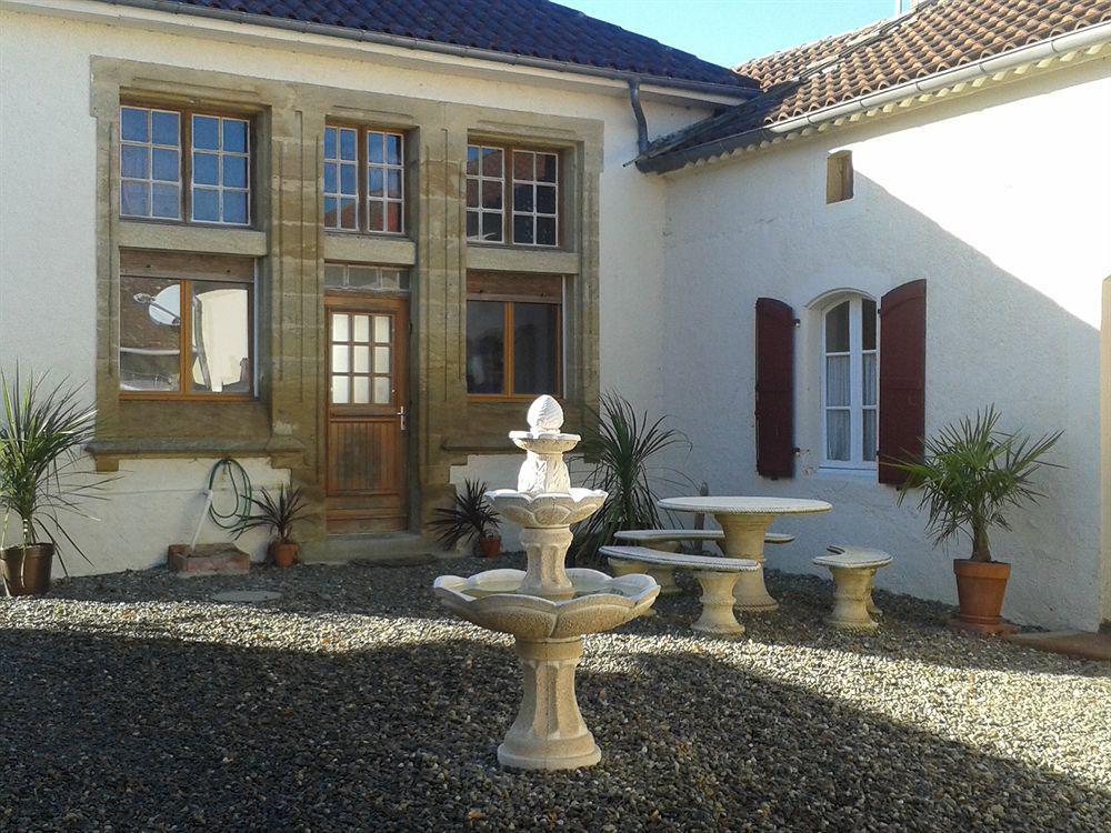 Ancienne Ecole Bed & Breakfast Cazaux-Villecomtal Exterior photo